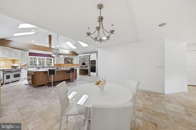 7 MONROE PL, Cranbury, NJ 08512