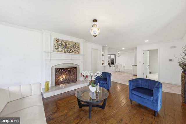 7 MONROE PL, Cranbury, NJ 08512