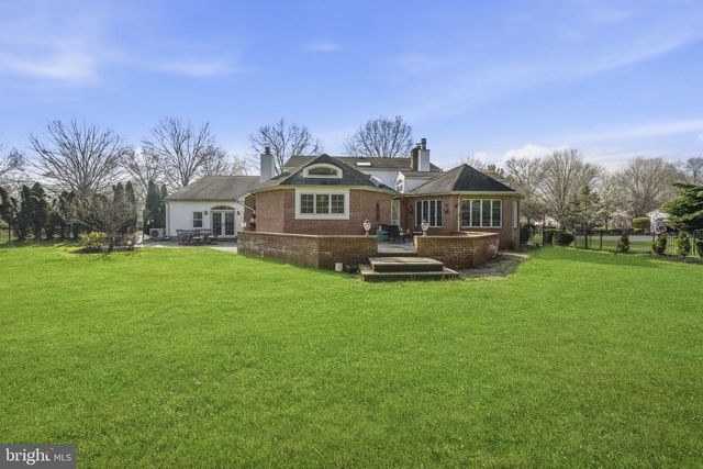 7 MONROE PL, Cranbury, NJ 08512