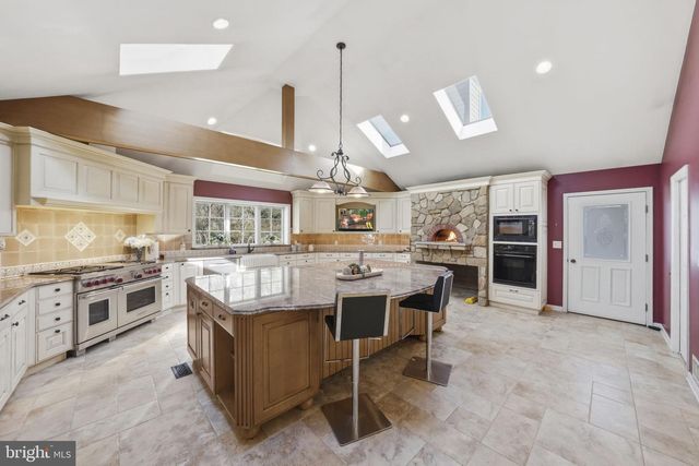 7 MONROE PL, Cranbury, NJ 08512