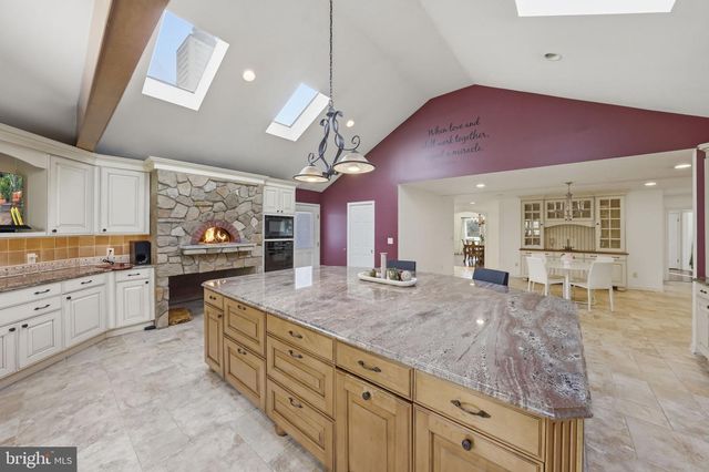 7 MONROE PL, Cranbury, NJ 08512