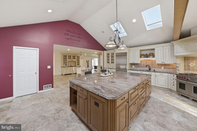 7 MONROE PL, Cranbury, NJ 08512