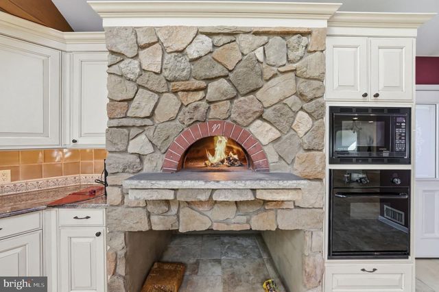 7 MONROE PL, Cranbury, NJ 08512