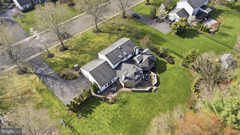 7 MONROE PL, Cranbury, NJ 08512