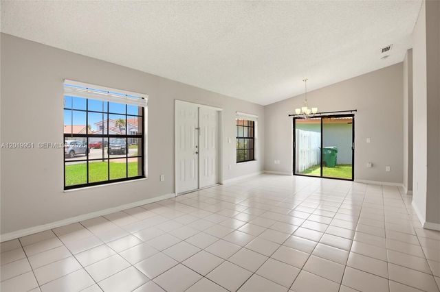8359 NW 189th St Rd, Hialeah, FL 33015