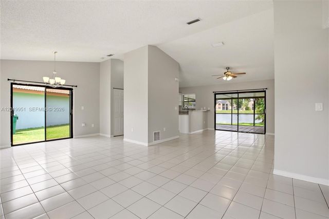 8359 NW 189th St Rd, Hialeah, FL 33015