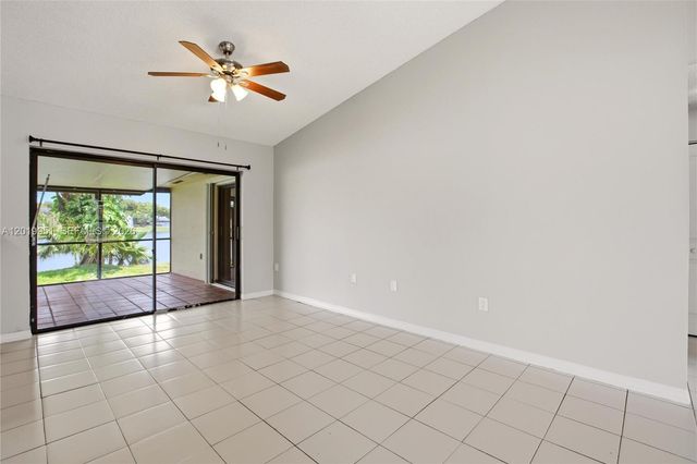 8359 NW 189th St Rd, Hialeah, FL 33015