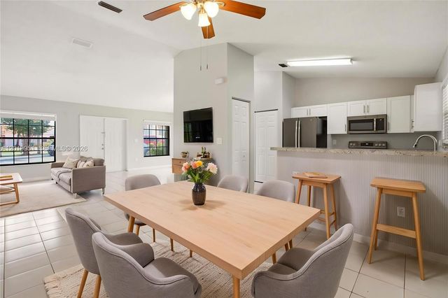 8359 NW 189th St Rd, Hialeah, FL 33015