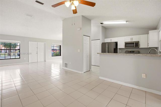 8359 NW 189th St Rd, Hialeah, FL 33015