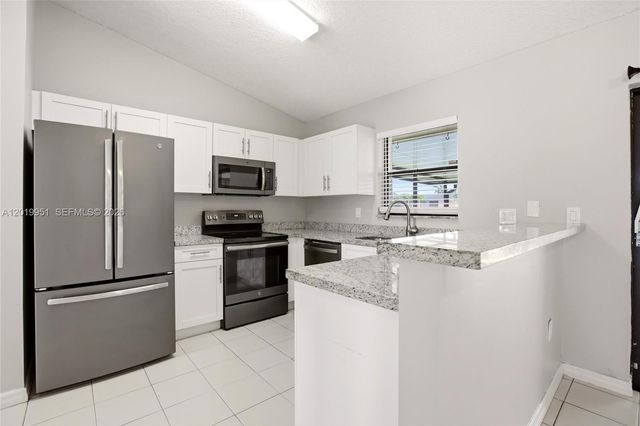 8359 NW 189th St Rd, Hialeah, FL 33015