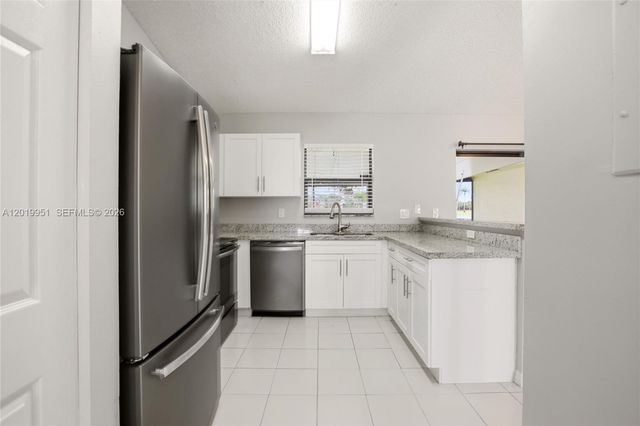 8359 NW 189th St Rd, Hialeah, FL 33015