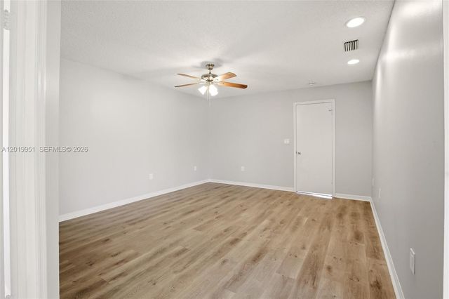 8359 NW 189th St Rd, Hialeah, FL 33015