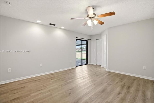 8359 NW 189th St Rd, Hialeah, FL 33015