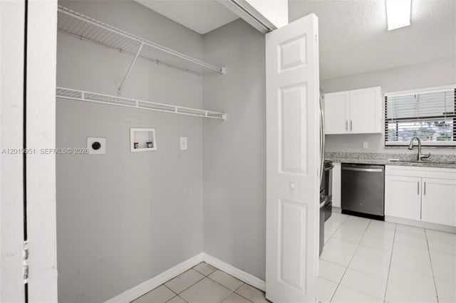 8359 NW 189th St Rd, Hialeah, FL 33015