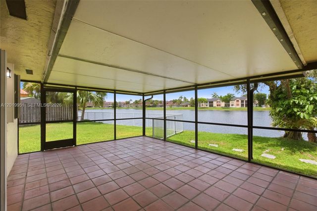 8359 NW 189th St Rd, Hialeah, FL 33015