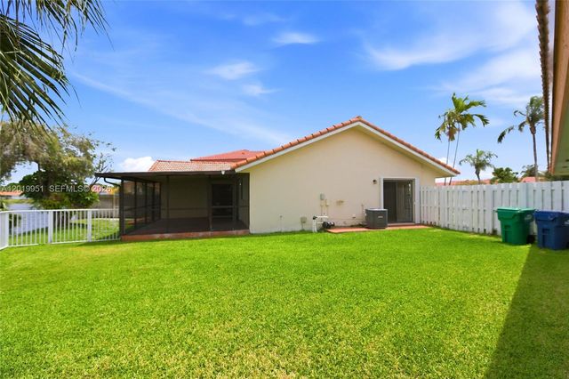 8359 NW 189th St Rd, Hialeah, FL 33015