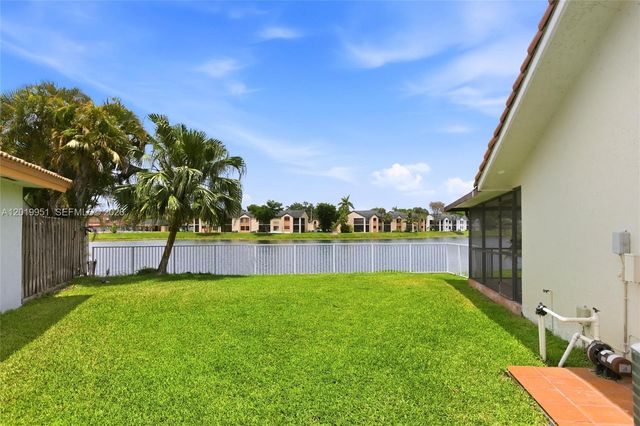 8359 NW 189th St Rd, Hialeah, FL 33015
