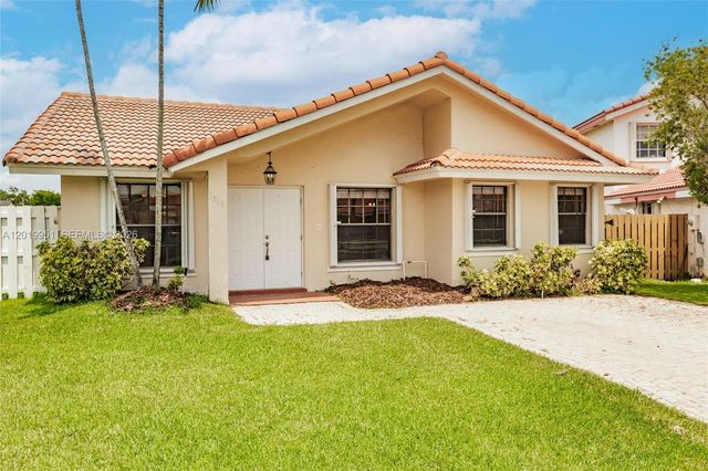8359 NW 189th St Rd, Hialeah, FL 33015