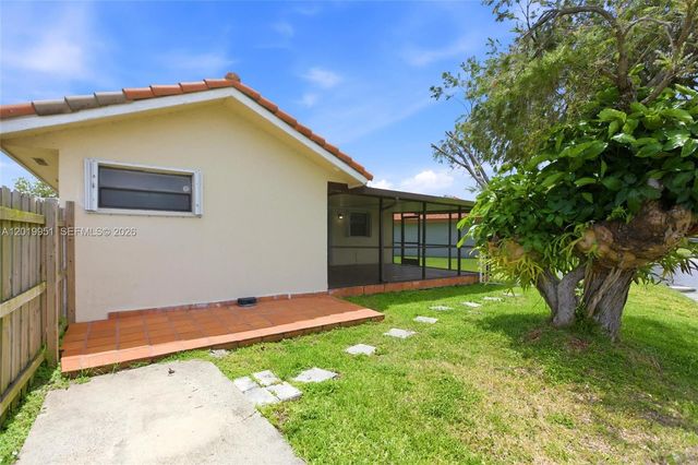 8359 NW 189th St Rd, Hialeah, FL 33015