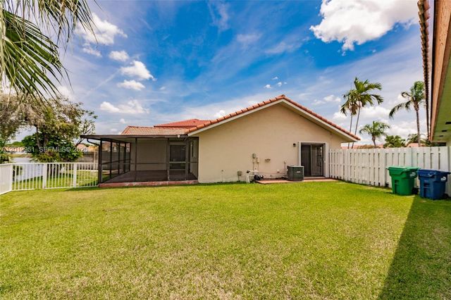 8359 NW 189th St Rd, Hialeah, FL 33015