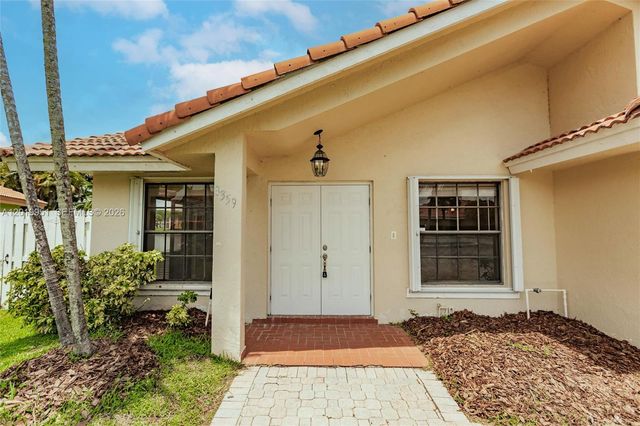 8359 NW 189th St Rd, Hialeah, FL 33015