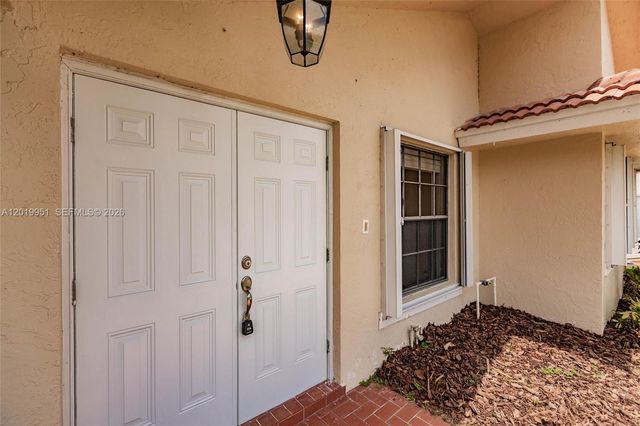 8359 NW 189th St Rd, Hialeah, FL 33015