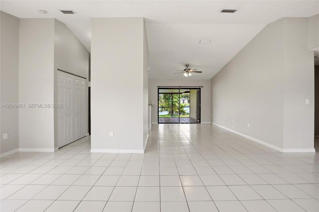 8359 NW 189th St Rd, Hialeah, FL 33015