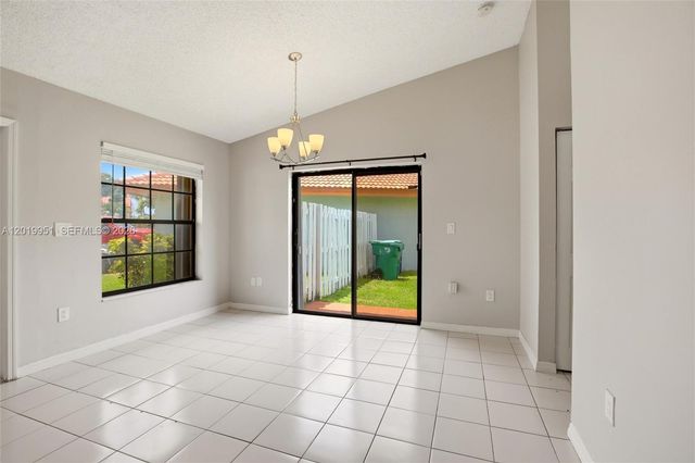 8359 NW 189th St Rd, Hialeah, FL 33015