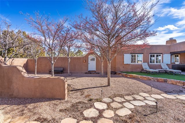 18 Summer Storm Circle, Santa Fe, NM 87506