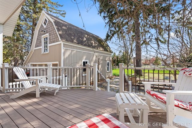 122 E Central Avenue, Zeeland, MI 49464