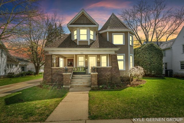 122 E Central Avenue, Zeeland, MI 49464