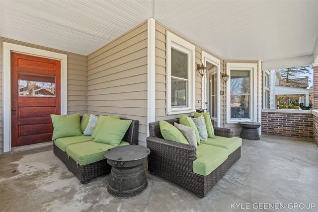 122 E Central Avenue, Zeeland, MI 49464