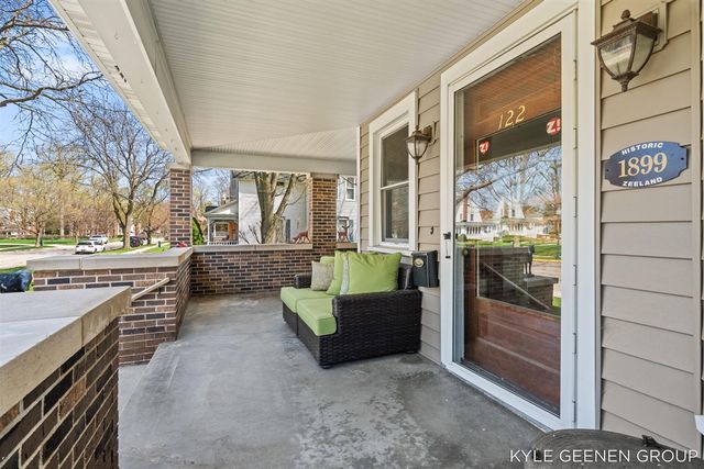 122 E Central Avenue, Zeeland, MI 49464