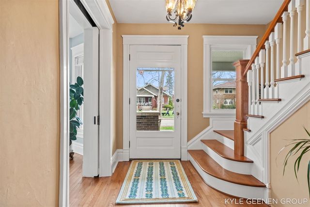 122 E Central Avenue, Zeeland, MI 49464