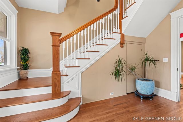 122 E Central Avenue, Zeeland, MI 49464