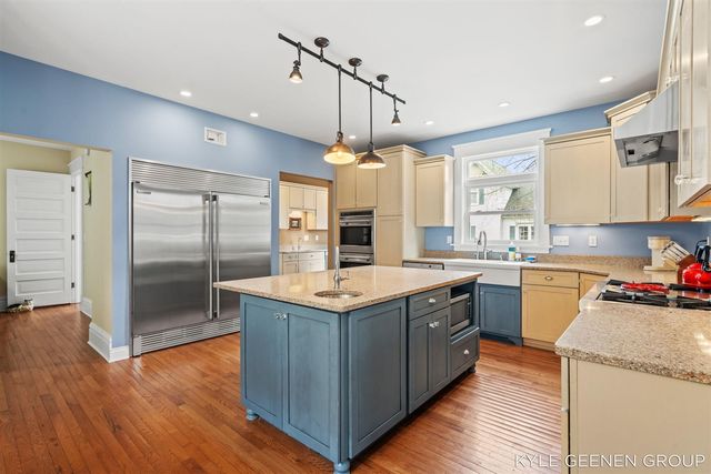 122 E Central Avenue, Zeeland, MI 49464
