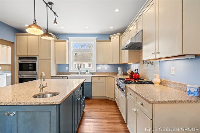 122 E Central Avenue, Zeeland, MI 49464