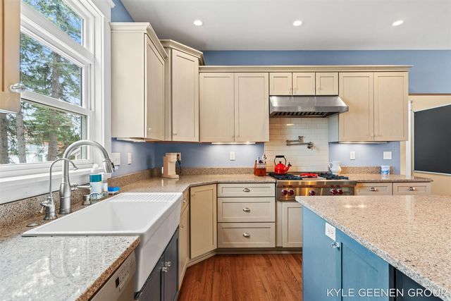 122 E Central Avenue, Zeeland, MI 49464