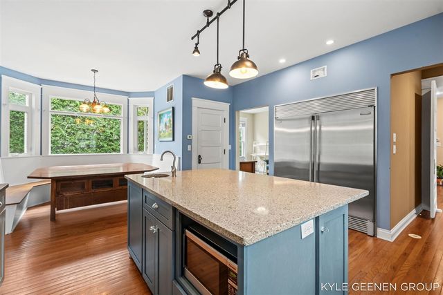 122 E Central Avenue, Zeeland, MI 49464