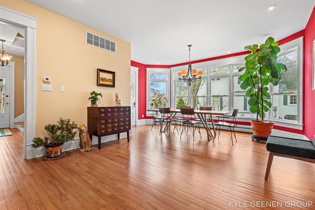 122 E Central Avenue, Zeeland, MI 49464
