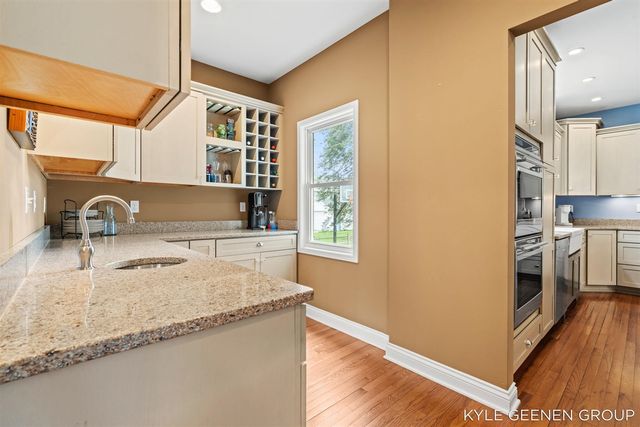 122 E Central Avenue, Zeeland, MI 49464