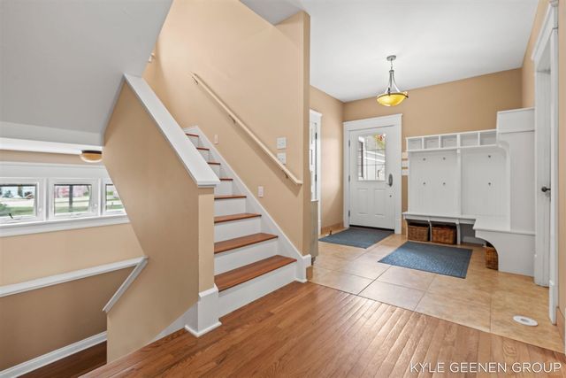 122 E Central Avenue, Zeeland, MI 49464