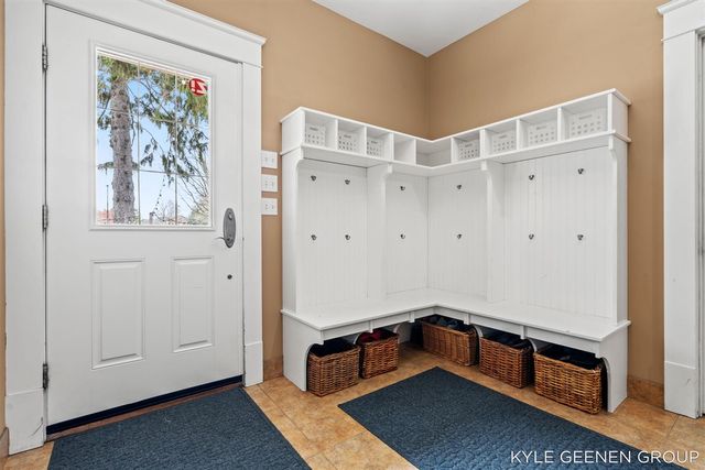 122 E Central Avenue, Zeeland, MI 49464