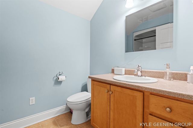 122 E Central Avenue, Zeeland, MI 49464