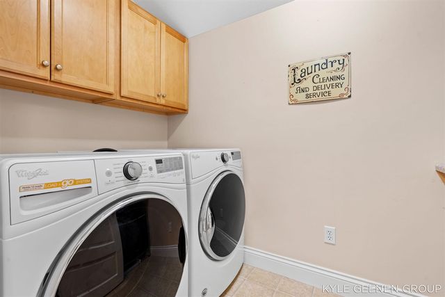 122 E Central Avenue, Zeeland, MI 49464