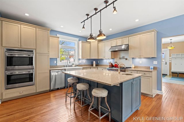 122 E Central Avenue, Zeeland, MI 49464