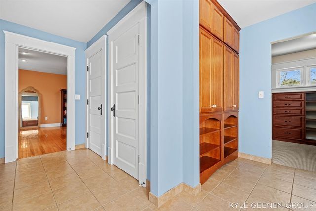 122 E Central Avenue, Zeeland, MI 49464
