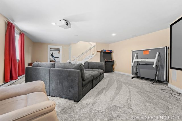 122 E Central Avenue, Zeeland, MI 49464