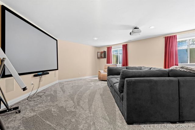 122 E Central Avenue, Zeeland, MI 49464
