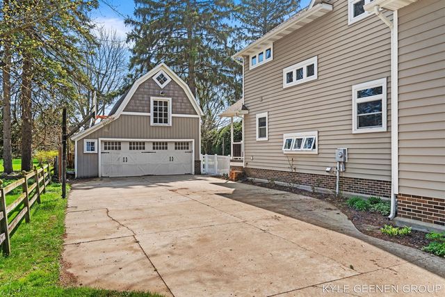 122 E Central Avenue, Zeeland, MI 49464